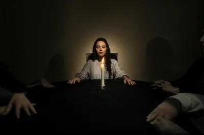 Illustration sitter - Image 1