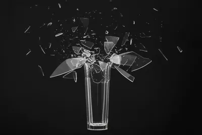 Illustration shattering - Image 1