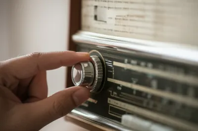 Illustration twists - Image 1