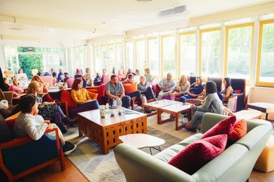 Illustration accommodates - Image 1