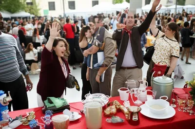 Illustration auction