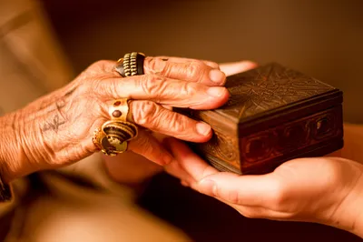 Illustration bequest - Image 1