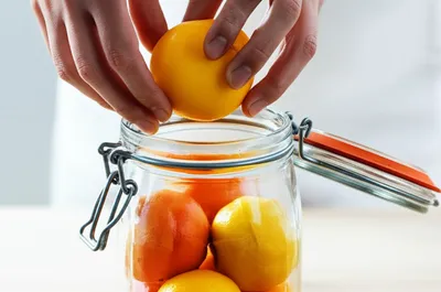 Illustration tin - Image 1