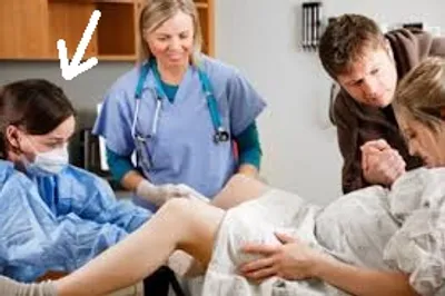 Illustration midwife - Image 2