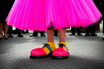 「inappropriate」の視覚的なイラスト - 不適切, ふさわしくない