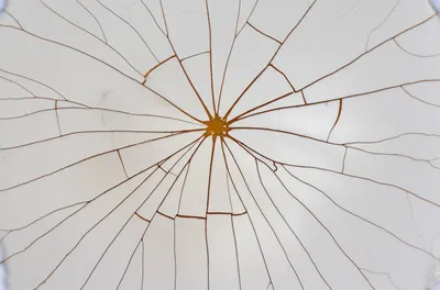 Illustration cracking - Image 1