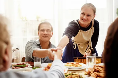 Illustration hold - Image 1