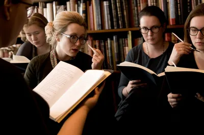 Illustration blew - Image 1