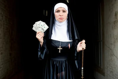 Illustration nun - Image 1