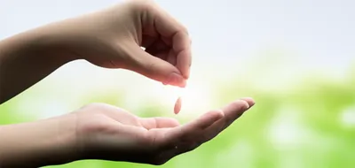 Visuelle Darstellung für das Wort „giving" - Geben, aushändigen, gewähren