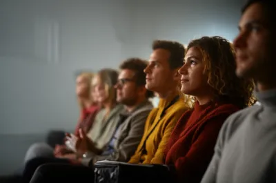 Illustration attendees - Image 1