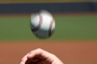 Illustration curveballs