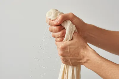 Illustration wringing - Image 1