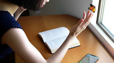 Illustration distracted - Image 1