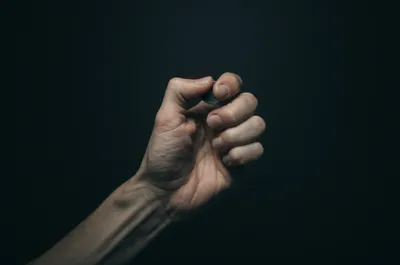 Illustration pinched - Image 1