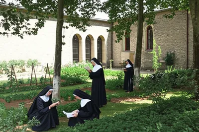 Illustration convent - Image 1