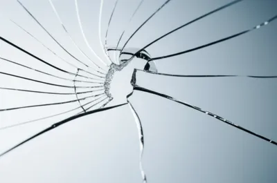 Illustration split - Image 1