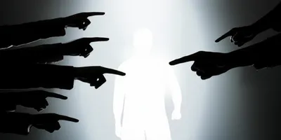 Illustration accusers - Image 2