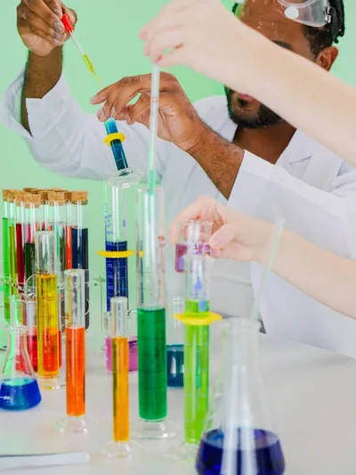 Illustration biologists - Image 2