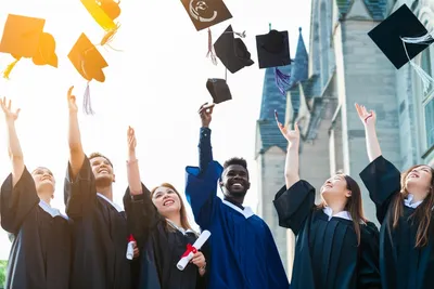 Ilustración visual de la palabra "degrees" - Título, grado académico