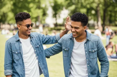 Illustration clapping - Image 1