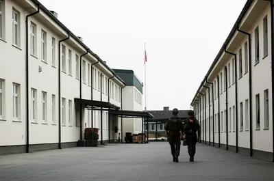 Illustration barracks - Image 1