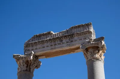 Illustration corinthian - Image 2