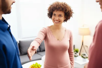 Illustration host - Image 1