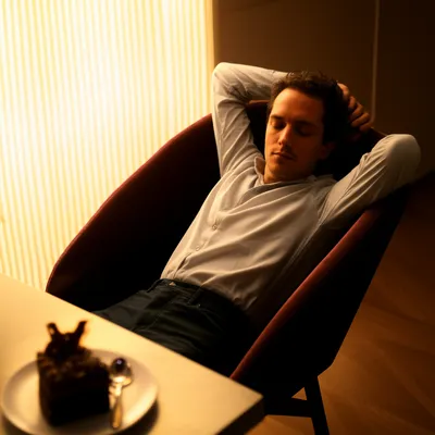 Illustration indulging - Image 1