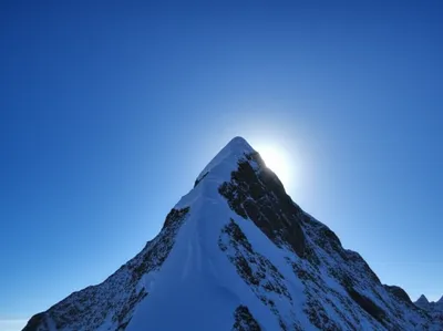 Illustration peaked - Image 1