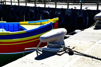 Illustration moored - Image 1