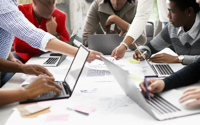 Illustration pursues - Image 1