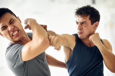 Illustration fistfight - Image 1