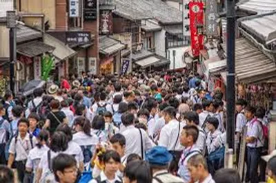 Illustration crowded - Image 2