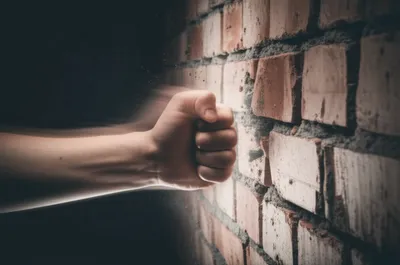 Illustration hitting - Image 1