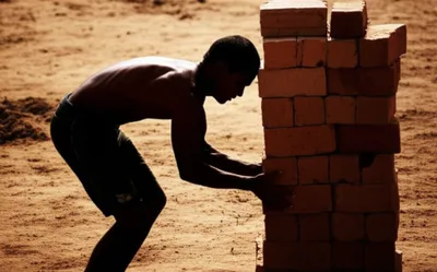 Illustration backbreaking