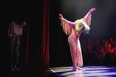 Illustration upstaged - Image 1