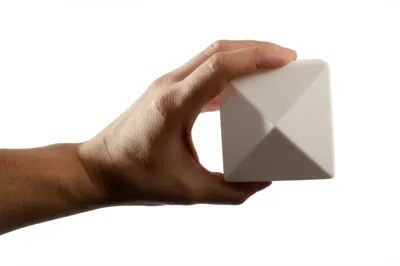 Illustration hold - Image 1