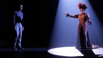 Illustration upstage - Image 1