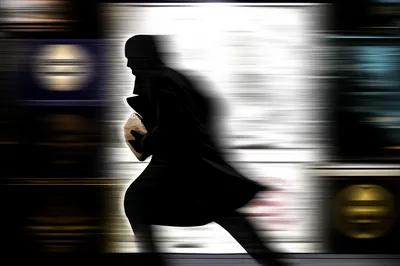 Illustration runs - Image 1