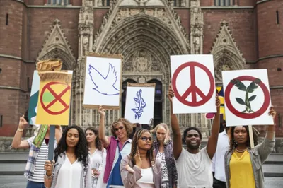 Illustration protestant - Image 1