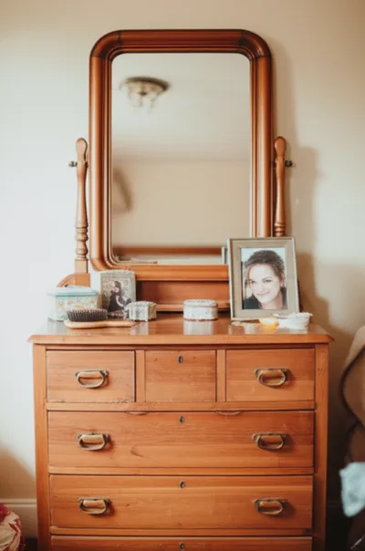 Illustration dresser - Image 1