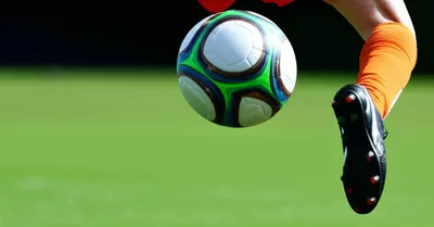 Illustration kicking - Image 1