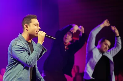 Illustration upstage - Image 1