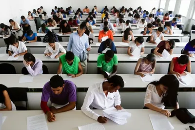 Illustration examines - Image 1