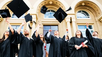 Illustration graduating - Image 1