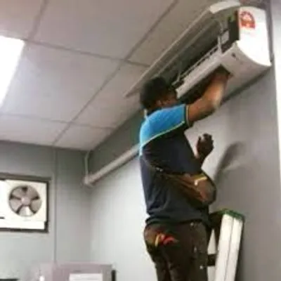 Illustration serviceman - Image 2