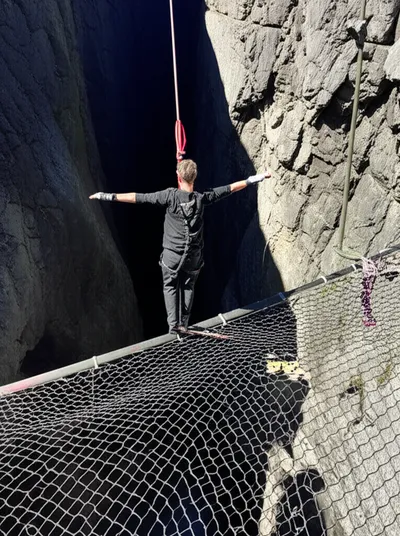 Illustration risked - Image 1