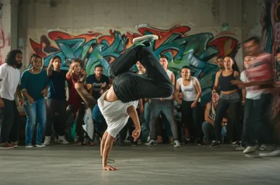 Illustration breaker - Image 1