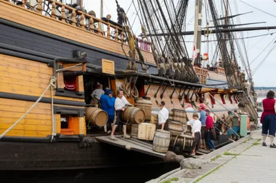 Illustration port - Image 1